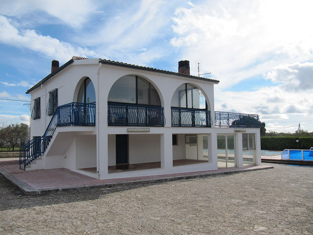 Benvenuti in immobilhouse Cucine su misura prezzi ville moderna con rivestimento in pietra